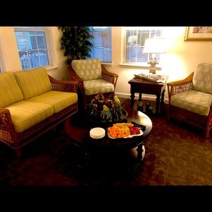 Meet your Posher, Lora